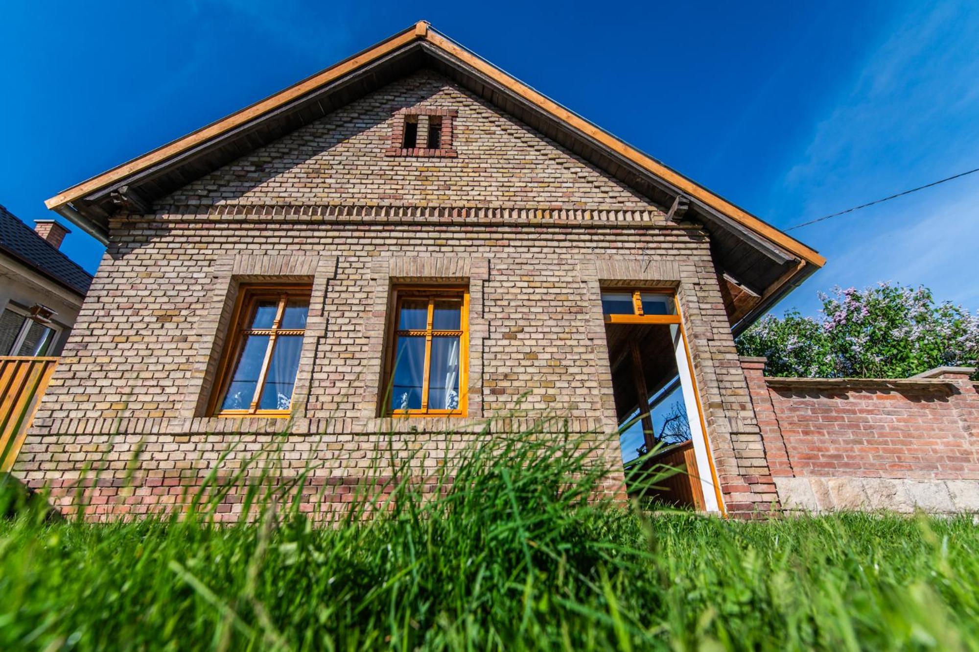 Minifaktura Loft Apartman & Reggelizo Es Etelbar Szokolya Zewnętrze zdjęcie