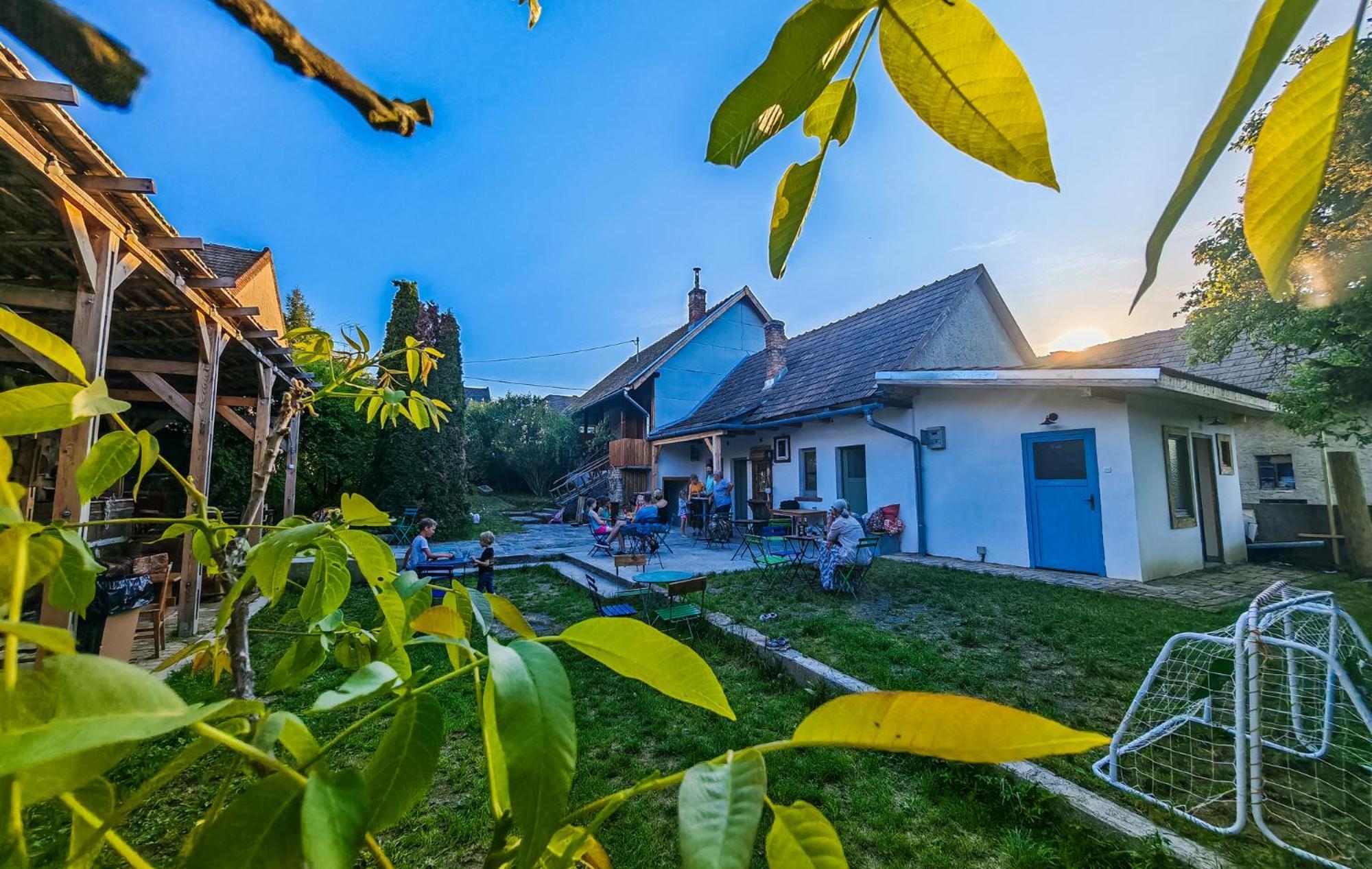 Minifaktura Loft Apartman & Reggelizo Es Etelbar Szokolya Zewnętrze zdjęcie